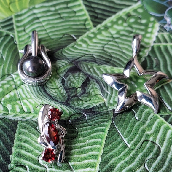 Three separate Necklace Pendants - Picture 2 of 7